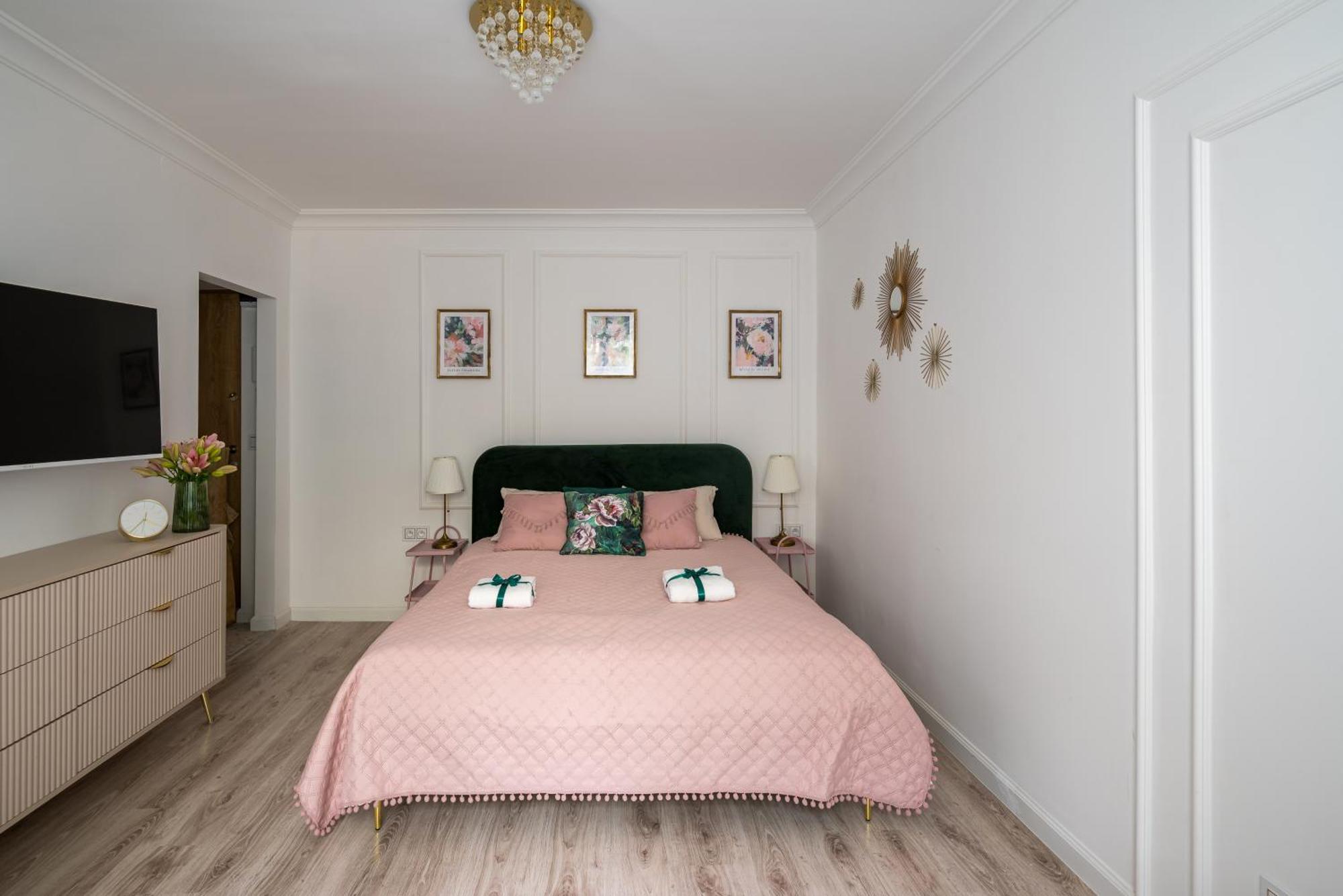 Lovely Downtown Studio At Most Lively Hoza Street, Discover Warsaw On Foot Esterno foto